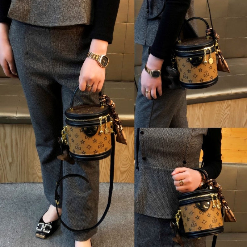 Women's Luxury Second-Layer Handbag - Golden-Tone Hardware & -Like Logo-Look Clasp