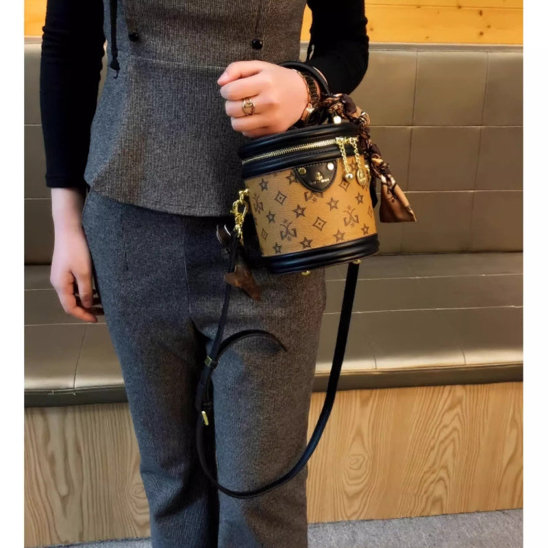 Women's Luxury Second-Layer Handbag - Golden-Tone Hardware & -Like Logo-Look Clasp