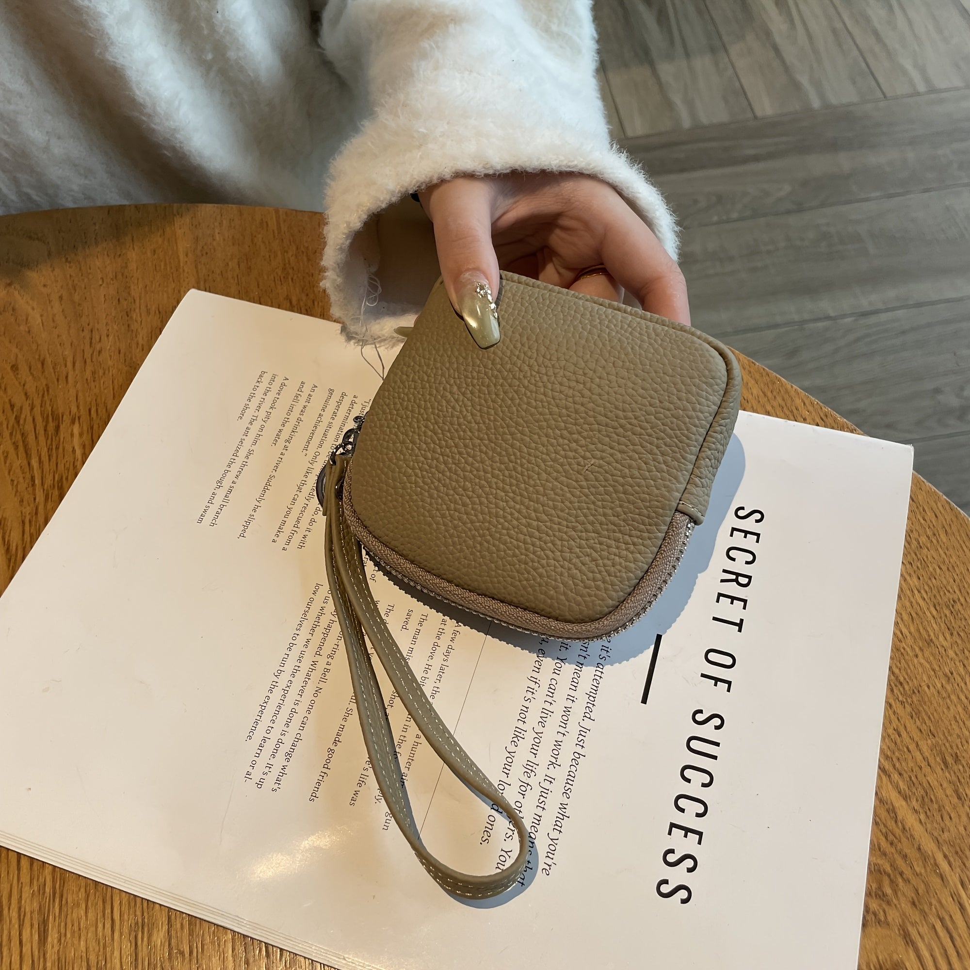 Genuine Leather Mini Coin Purse - Women's Zipper Handbag, Card Holder, Key Bag | Trendy, Compact, Cow Leather