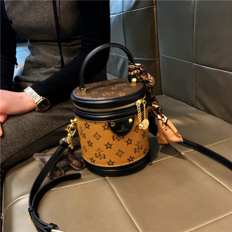 Women's Luxury Second-Layer Handbag - Golden-Tone Hardware & -Like Logo-Look Clasp