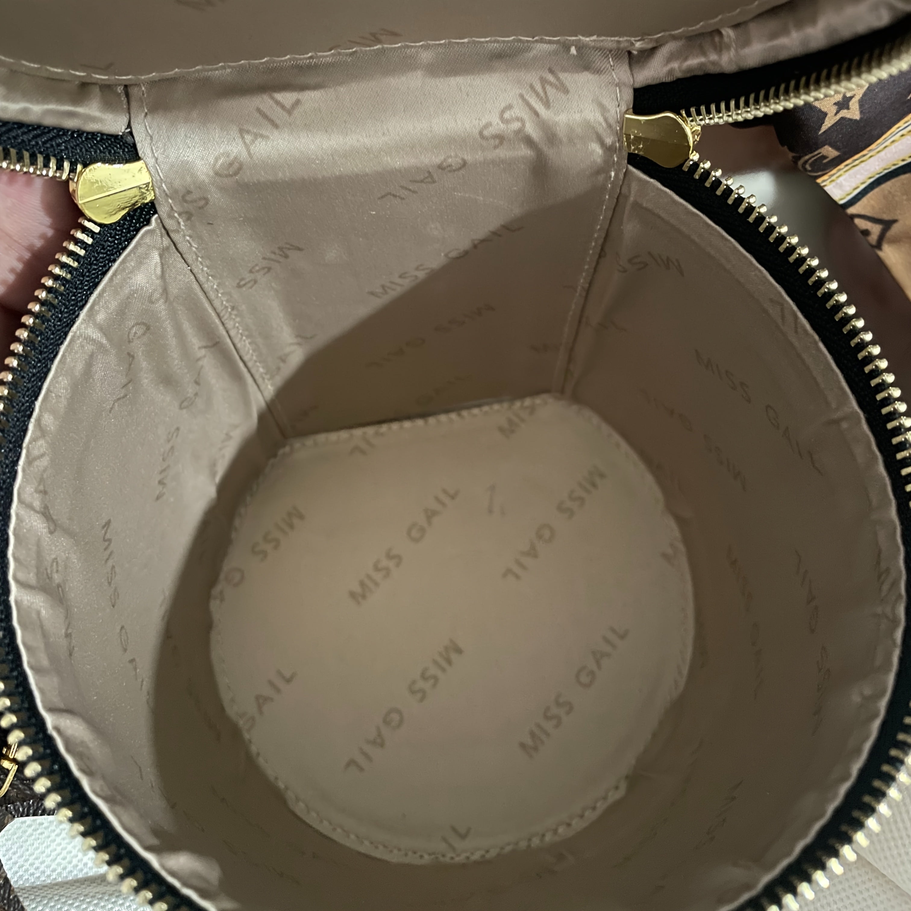 Women's Luxury Second-Layer Handbag - Golden-Tone Hardware & -Like Logo-Look Clasp